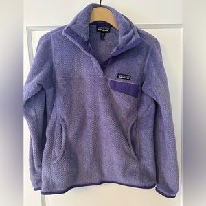 Women’s Patagonia quarter button down fleece jacket.
